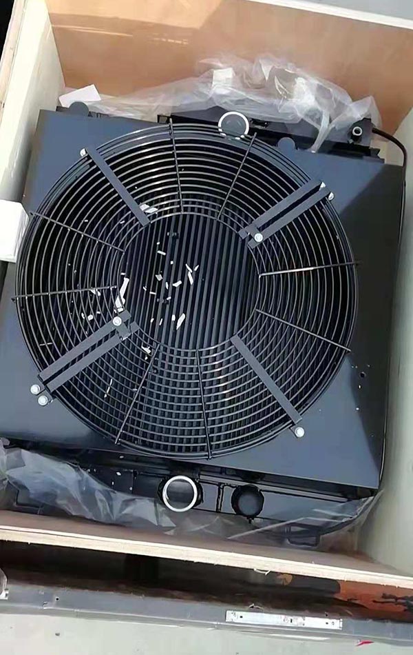山推压路机水箱总成